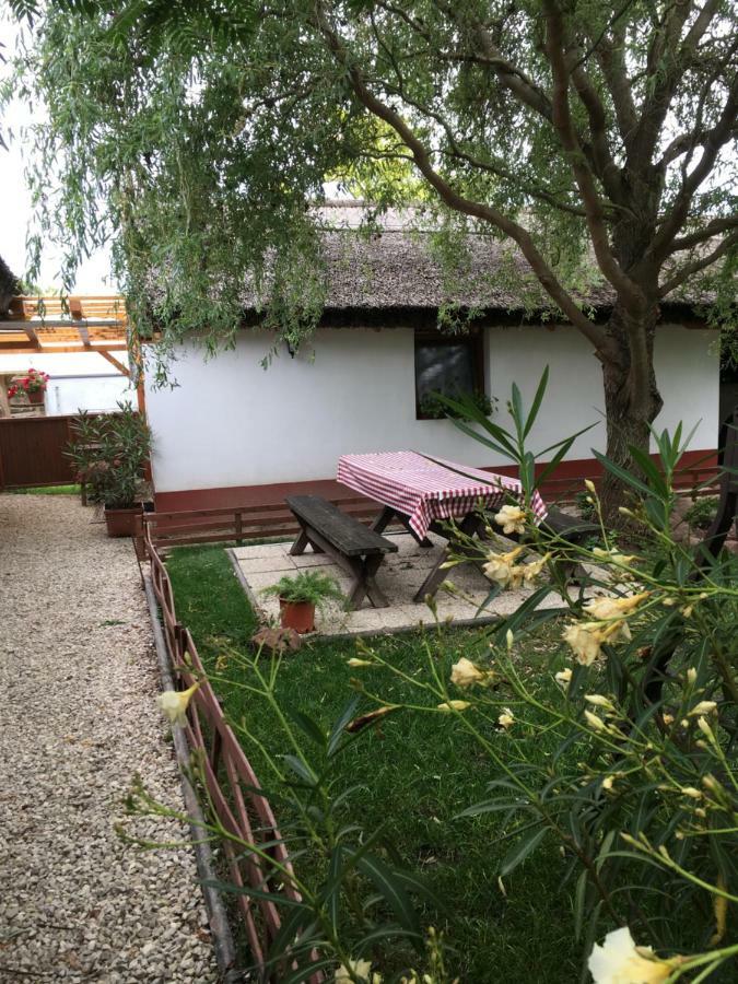 Balatonkenesei Nadfedeles Lovas Vendeghaz Villa Екстериор снимка