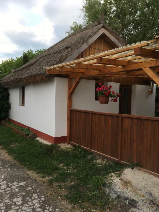 Balatonkenesei Nadfedeles Lovas Vendeghaz Villa Екстериор снимка